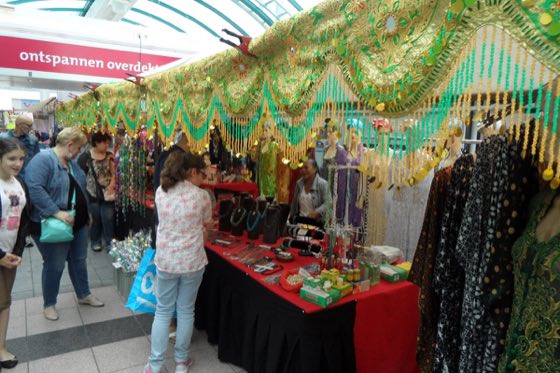 Foto 8 van een markt van Lovely Trading